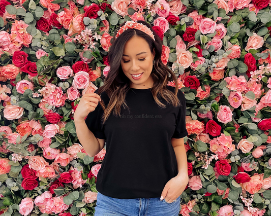 "in my confident era" tonal tee - CONFIDENT MED SPA